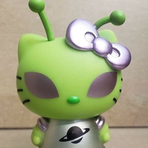 Alien Hello Kitty, Spiritual Animal, Space Princess, Cute Alien, Meme Faces, Art Inspo, Funny Animals, Mood Board, Novelty Lamp