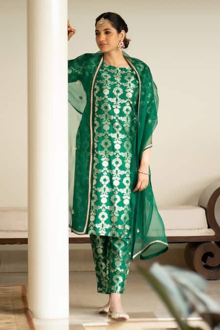 Banarasi Indo Western Outfits, C Green Color Combination Suit, Brocket Suit Design, Brocade Kurti Design With Pants, Brocket Suit, Green Suits Women Indian, Brocade Suit Design, Green Suit Women, Hand Embroidered Dupatta