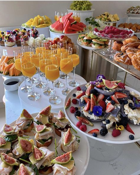 Classy Brunch Decor, 21 Brunch Birthday, Fancy Brunch Party, Prom Breakfast, Brunch Catering, Brunch Spread, Girls Brunch, Party Food Buffet, Birthday Breakfast