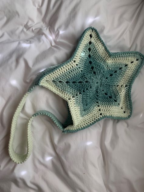 Star Crochet Pattern Bag, How To Make Crossbody Bag Tutorials, Star Bag Tutorial, Star Bags Crochet, Star Bag Crochet Pattern Free, Crochet Star Bag Tutorial, Crochet Pattern Free Bag, Space Crochet Pattern Free, Crochet Star Bag Pattern Free