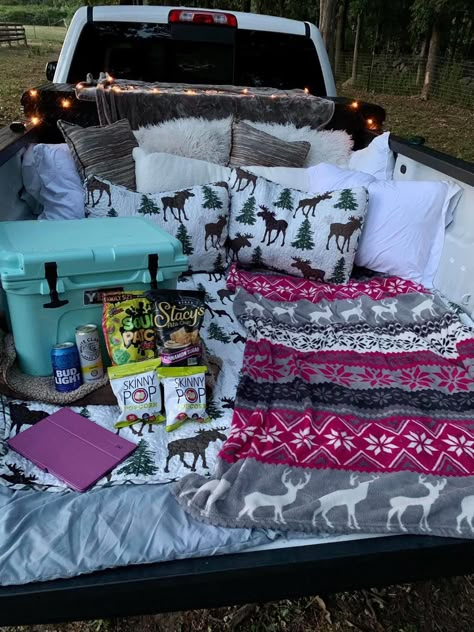 Truck Bed Star Gazing, Bed Truck Date Night, Tailgate Date Night Trucks Romantic, Pickup Truck Date Ideas, Outdoor Movie Date Night Truck, Truck Bed Sleepover, Truck Bed Movie Night, Drive In Movie Date Truck, Pick Up Truck Date