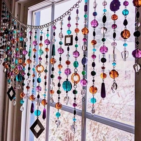 Diy Curtain Beads, Diy Door Beads, Large Beads Ideas, Diy Beaded Curtain, Diy Bead Curtain, Whimsical Decor Diy, Bead Curtains, Crystal Suncatchers Diy, Suncatcher Diy