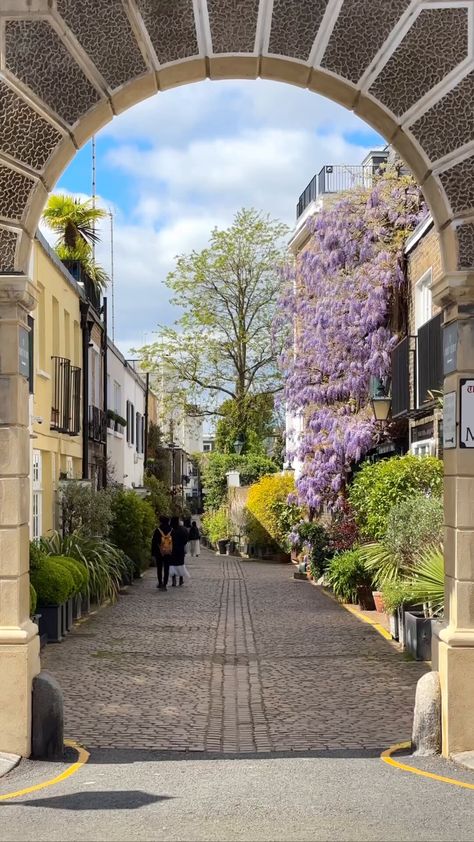 Kynance Mews - South Kensington 🌿 🌿🌿
𝕏 Travels, Hotels and Resorts (@em3dia) on X Kynance Mews, South Kensington London, Mews House, Kensington London, South Kensington, London Travel, Hotels And Resorts, London England, England