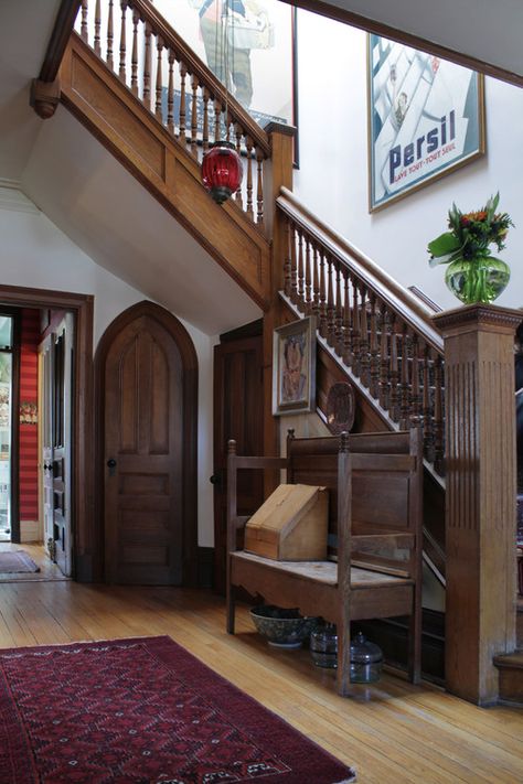 5 Crucial Elements of Victorian Style - Abode Eclectic Entry, Entry Way Ideas, Victorian Entry, Victorian Style Decor, Victorian Rooms, Door Design Ideas, Victorian Lighting, Interior Design Dining, Trendy Door