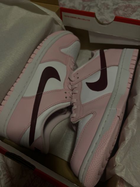 Dunks Pink, Cute Nike Shoes, Girly Shoes, Cute Nikes, Nike Dunks, African Print, Cute Shoes, Pretty Things, Me Too Shoes