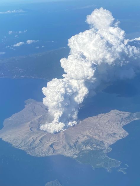 Before Volcanic Eruption, Volcano Pictures, Taal Volcano, Twenty Dollar Bill, Philippine Star, Landscape Wallpapers, Volcano Eruption, Volcanic Eruption, Airplane Window