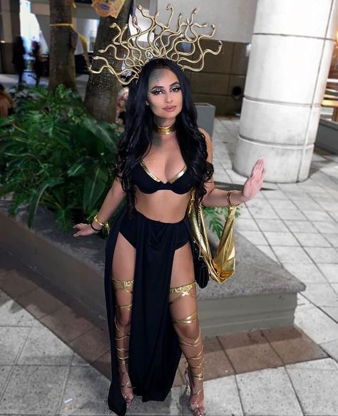 Costume Medusa, Medusa Halloween Costume, Badass Halloween Costumes, Trio Halloween Costume Ideas, Trio Halloween Costume, Fiesta Halloween, Medusa Costume, Costume Carnaval, Mascaras Halloween