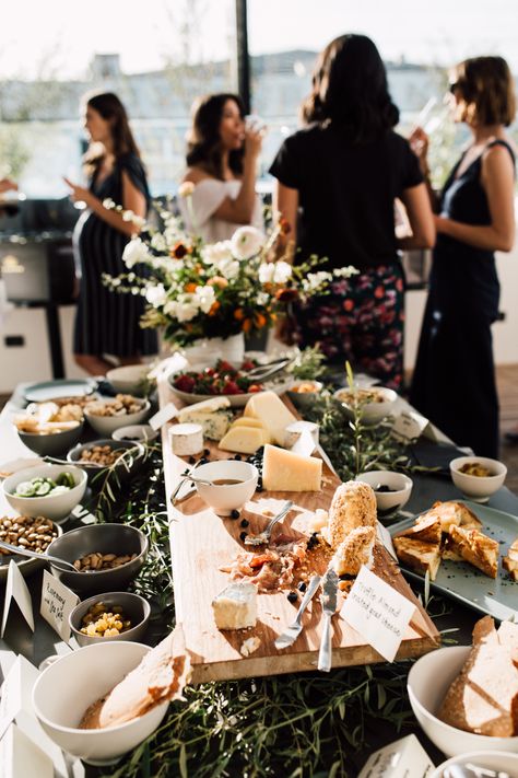 Grazing Table Styling, Black Grazing Table, Tapas Catering, Grazing Table Ideas, Grazing Platter, Eating Table, Grazing Table, Harvest Table, Grazing Tables