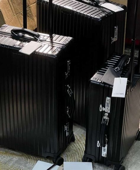 Rimowa Luggage Black, Black Luggage Aesthetic, Rimowa Black, Black Rimowa, Black Suitcase Aesthetic, Black Rimowa Luggage, Black Suitcase, Black Luggage, Rimowa Luggage Aesthetic