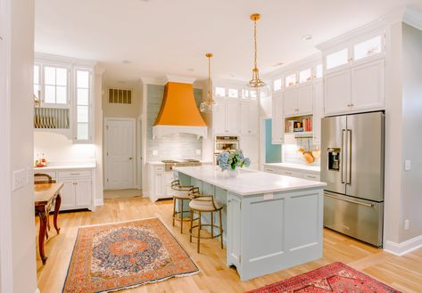 Before and After: Kitchen Remodels - Charleston Home + Design Magazine, Home Professionals, Charleston SC Homes In Charleston Sc, Charleston Kitchen Design, Charleston Design Inspiration, Charleston Style Home Interior, Charleston Homes Interiors, Lowcountry Kitchen, Charleston Style Home, Charleston Kitchen, Charleston Sc Homes