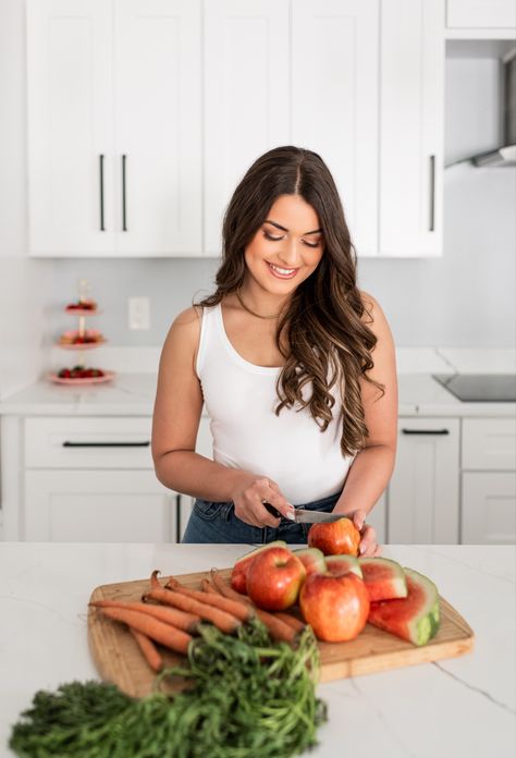 Nutritionist Photo Shoot, Health Coach Photography, Nutrition Photoshoot Ideas, Dietitian Headshots, Health Coach Headshots, Nutritionist Photoshoot Health Coach, Dietitian Photoshoot Ideas, Holistic Nutritionist Aesthetic, Holistic Branding Photoshoot