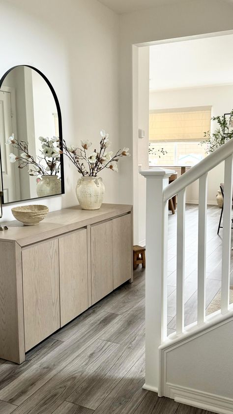 Instagram Foyer Console Table Entryway, Hallway Entry Ideas, Neutral Living Room Furniture, Foyer Console Table, Uni House, Entryway Inspo, Bloxburg Building, Console Table Entryway, Apartment Deco