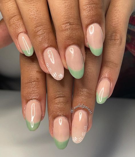 Short Sage Green French Tip Nails, Bridesmaid Nails For Sage Green Dress, Short Nails Sage Green, Sage Green And White Nails, Sage Green French Tips, Sage Green French Tip Nails, French Tip Green, Hoco Accessories, Green Nail Inspiration