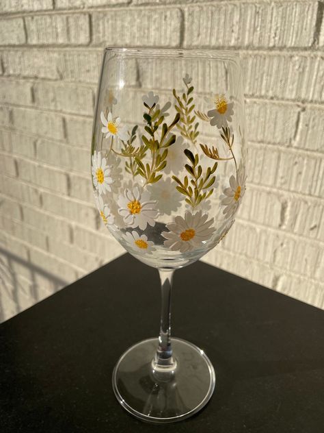 These are clear wine glasses with painted white flowers/greenery. Add a personalized touch with a name hand engraved! Such a perfect gift for a spring wedding, bridal shower, or birthday! 🌼 Price includes glass with custom hand engraved name. Name will be on stem base of glass. Please message me for any questions! Wine Glasses Painting Ideas, Things To Paint On Wine Glasses, Painting On Wine Glasses, Painted Wine Glasses Ideas, Paint Wine Glasses, Wine Glass Painting Ideas, Hand Painted Wine Glasses Diy, Wine Glass Painting, Diy Wine Glasses Painted