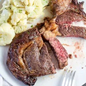 Venison Chops Recipes, Recipes Using Venison, Venison Chops, Venison Marinade, Slow Cooker Venison, How To Cook Venison, Venison Burgers, Venison Roast, Ribeye Steak Recipes