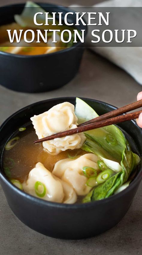 Miso Wonton Soup, Chicken Wonton Soup, Koreansk Mad, Wonton Soup Recipe, Asian Soup Recipes, Soup Lovers, Chicken Wontons, Japanese Diet, Hearty Comfort Food