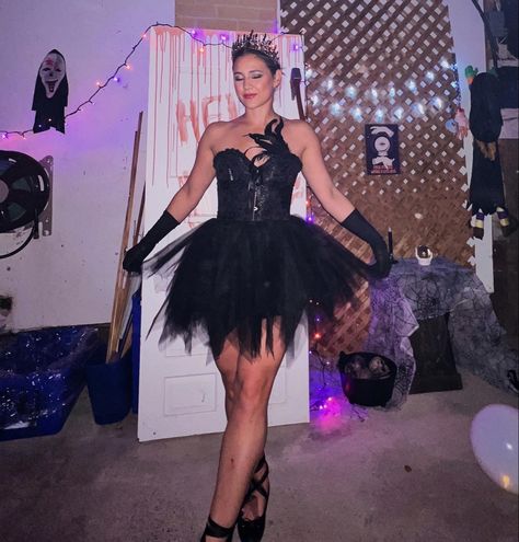 Black Swan Fancy Dress, Black Swan Costume Halloween, Ballerina Halloween, Swan Costume, Black Swan Costume, The Black Swan, Dark Princess, Pretty Halloween Costumes, Black Tutu