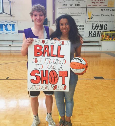 24 Creative Promposals You'd Be Crazy to Turn Down - Funny Gallery Dance Proposal Ideas Basketball, Basketball Proposal Ideas, Basketball Promposals, Sadie Hawkins Proposals Basketball, Hoco Proposals Ideas For Him Basketball, Basketball Homecoming Posters, Basketball Sadies Proposals, Basketball Homecoming Proposals, Basketball Dance Proposal