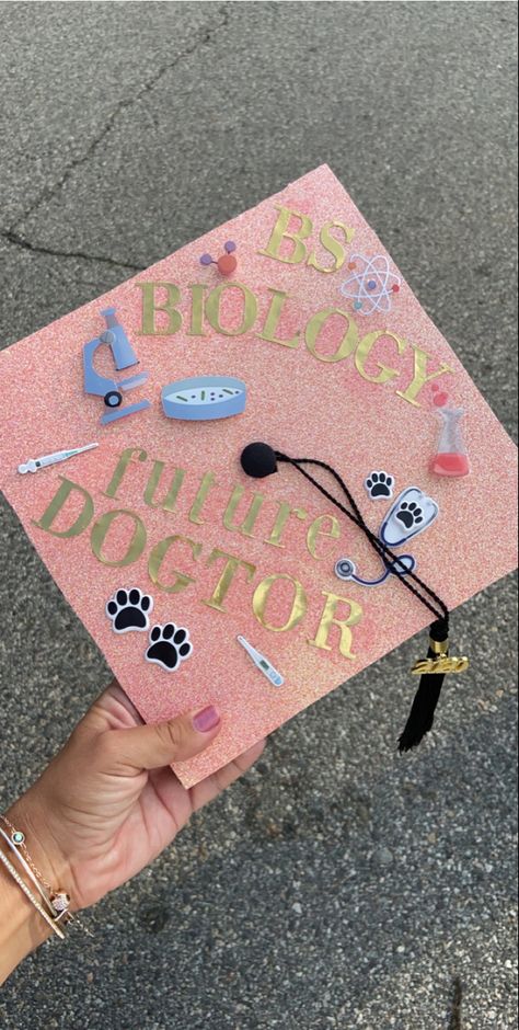 Bs Biology Aesthetic, Graduation Cap Designs College Biology, Vet School Cap Decoration, Biology Major Graduation Cap, Future Veterinarian Graduation Cap, Graduation Cap Designs Medicine, Future Vet Graduation Cap, Veterinarian Cap Ideas, Pre Vet Graduation Cap