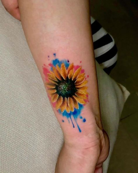 Colorful sunflower Red Sunflower Tattoo, Unique Sunflower Tattoos For Women, Section Tattoo, Watercolor Sunflower Tattoo, Sunflower Tattoo Ideas, Bob Hairs, Happy Tattoo, Rose Tattoo Stencil, Butterfly Tattoos Images