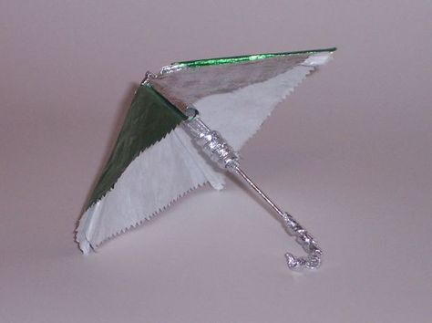 Picture of Shield yourself from the elements with gum wrappers Gum Wrapper Origami Step By Step, Origami With Gum Wrappers, Gum Wrapper Origami, Wrappers Diy, Gum Wrapper, Origami Step By Step, Diy Origami, Candy Wrappers, Diy Stuff