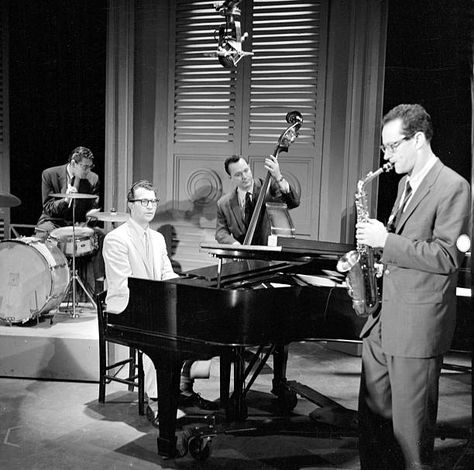 Dave Brubeck Quartet Pictures and Photos - Getty Images Music Hobby, Jazz Quartet, Dave Brubeck, Jazz Players, New York October, Piano Art, Blues Artists, Jazz Musicians, Jazz Blues