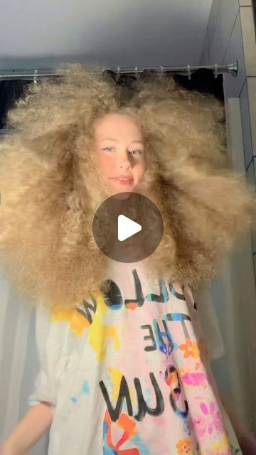 Autumn Grace on Instagram: "Straight hair wash day routine on type 3 curls?? 🤨" Autumn Grace Hair, Washing Curly Hair, Wash Day Hairstyles, Hair Wash Day Routine, Hair Wash Day, Wash Day Routine, Day Routine, Hair Wash, Wash Day