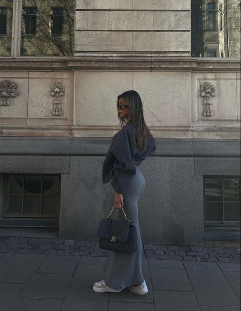 Fall Outfit Staples, Look Kylie Jenner, Long Dress Elegant, Maxi Dress Outfit, Stylish Summer Outfits, Winter Dress Outfits, Bodycon Maxi Dresses, Grey Dress, Autumn Outfit