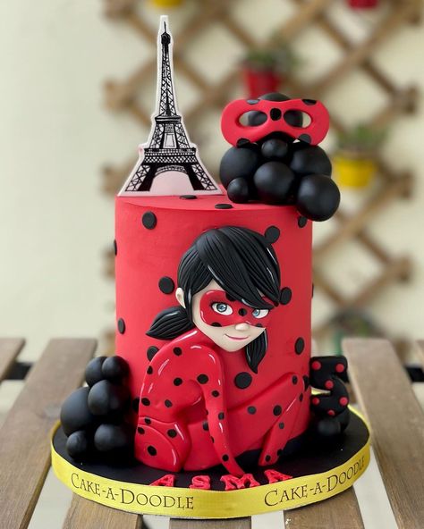 64 creative birthday cakes for kids. | MÉLÒDÝ JACÒB Birthday Cake For Kids, Bon Voyage Cake, Doodle Cake, Cakes For Kids, Cake For Kids, Ladybug Cakes, Bug Cake, Blue Birthday Cakes, Ladybug Cake