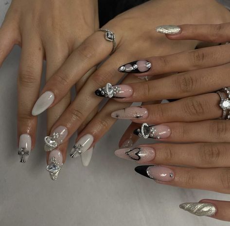 Silver Chrome Nails With Charms, Star Charm Nails, Y2k Nails Almond, Simplistic Nails, Almond Nails Y2k, Black And White Y2k, Black Silver Nails, Chrome Star, Nails Almond Shape