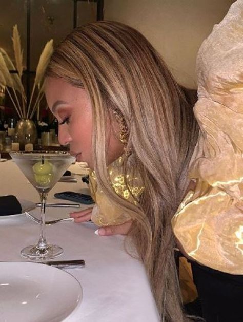 We are shook, not stirred. Beyonce Drinking, New James Bond, James Bond Theme, Beyonce Fans, Beyoncé Giselle Knowles-carter, Latest Instagram, Daniel Craig, Youthful Skin, Theme Song