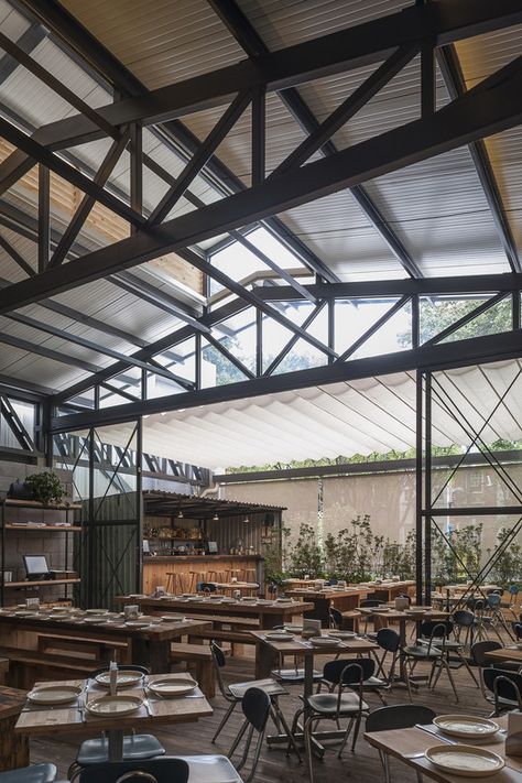 Campobaja / Estudio Atemporal | ArchDaily Outdoor Restaurant Patio, Urban Industrial Decor, Architecture Restaurant, Loft Designs, Food Park, Restaurant Patio, Warehouse Design, Urban Loft, Coffee Shop Design