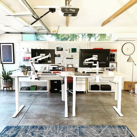 10 Unique Garage Decor Ideas to Try Garage Office Ideas Layout, Garage Office Ideas, Garage Decor Ideas, Office Lighting Ideas, Functional Garage, Surfboard Storage, Garage Designs, Small Home Gym, Garage Studio