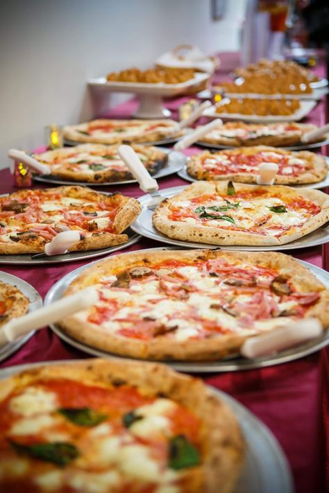 Pizza Display For Party, Pizza Display, Lodge Kitchen, Pizza Catering, Party Pizza, Pizza Poster, Wonderland Events, Neapolitan Pizza, Mobile Wedding