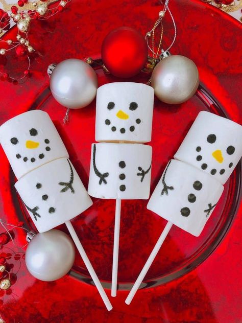 Christmas Treats With Marshmallows, Reindeer Marshmallows, Snowmen Marshmallows, Marshmallow Christmas Treats, Christmas Marshmallows, Dice Crafts, Christmas Bento, Chocolate Reindeer, Christmas Hosting