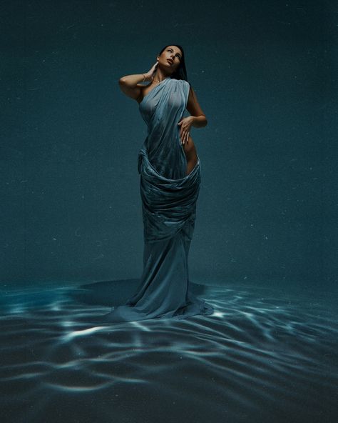 ancient gods 🌬️ Statue Photoshoot Ideas, Biblical Photoshoot, Ethereal Goddess Aesthetic, Water Photoshoot Studio, Roman Photoshoot, Greek Mythology Photoshoot, Greek God Photoshoot, Black Goddess Photoshoot, Aquarius Photoshoot Inspiration