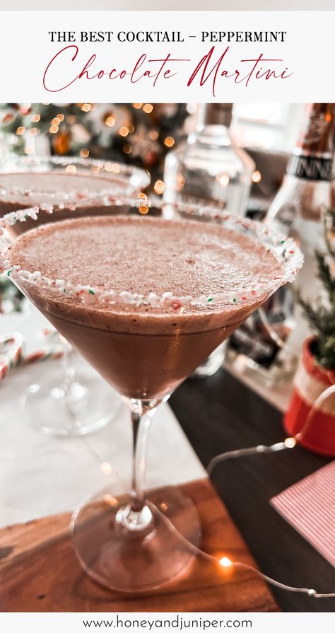 The BEST Holiday Cocktail EVER - Chocolate Peppermint Martini - Honey + Juniper Peppermint Chocolate Martini, Chocolate Liquor Drinks, Peppermint Chocolate Martini Recipe, Chocolate Peppermint Martini, Peppermint Martini Recipe, Dessert Martini, Peppermint Cocktail, Chocolate Martini Recipe, Holiday Martinis