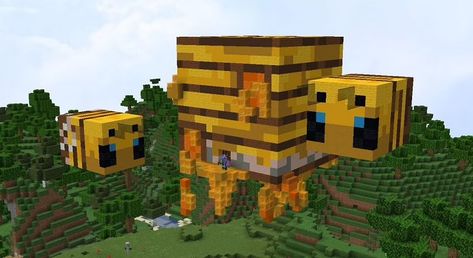 Top 3 bee farm designs in Minecraft Minecraft Bee Hive Build, Beehive Farm, Minecraft Beehive, Farm Minecraft Ideas, Farms In Minecraft, Farm Minecraft, Minecraft Statues, Honey Farm, Beehive Design