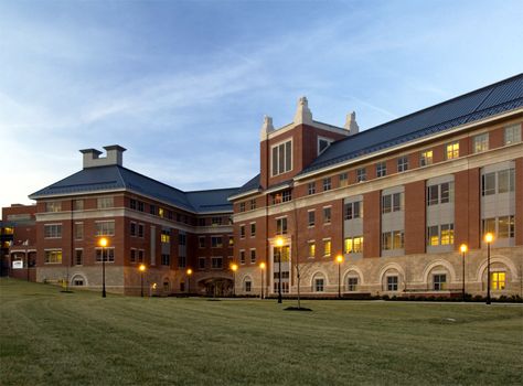 VCU - Virginia Commonwealth University - Downtown Richmond.  This new School of Business incorporated Arriscraft Renaissance Stone at the base of the building to make a statement.     visit www.arriscraft.com for more info Virginia Commonwealth University, Dreamy Wedding Dress, Masters In Business Administration, Richmond Virginia, Dreamy Wedding, New School, The Building, Commonwealth, Virginia