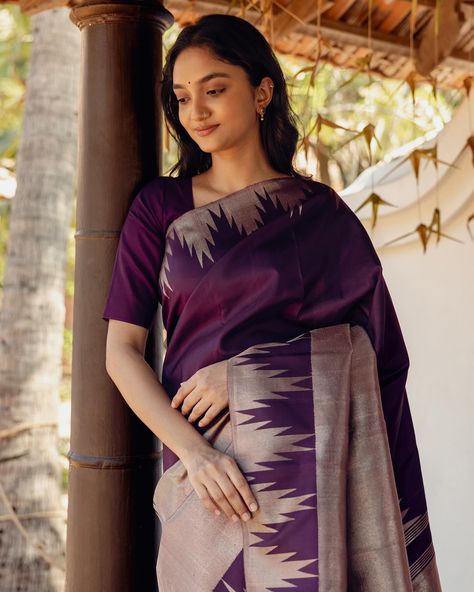 Sari Ideas, Kanjeevaram Silk Saree, Ikat Blouse, Simple Saree Designs, Silk Sarees With Price, Chanderi Silk Saree, Simple Sarees, Saree Photoshoot, Organza Sarees