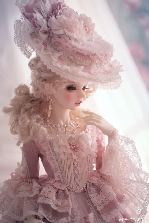 Bjd Dolls Aesthetic, Porcelain Doll Aesthetic, Pink Rococo, Doll Reference, Dolls Aesthetic, Glass Dolls, Pink Victorian, Antique Porcelain Dolls, Rococo Fashion