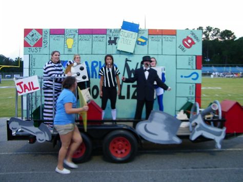 Monopoly Homecoming Float, Board Game Float Ideas, Homecoming King And Queen, Cheer Homecoming, Monopoly Themed Parties, Homecoming Hallways, Student Senate, Hoco Posters, Monopoly Theme