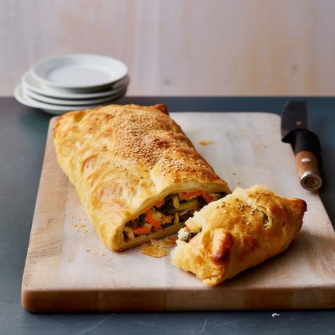 Vegetarian Wellington Christmas, Vegetable Pie Puff Pastry, Marry Berry Recipes, Vegetable Wellington, Vegetarian Wellington, Vegetable Strudel, Sage Risotto, Chestnut Mushrooms, Christmas Diner