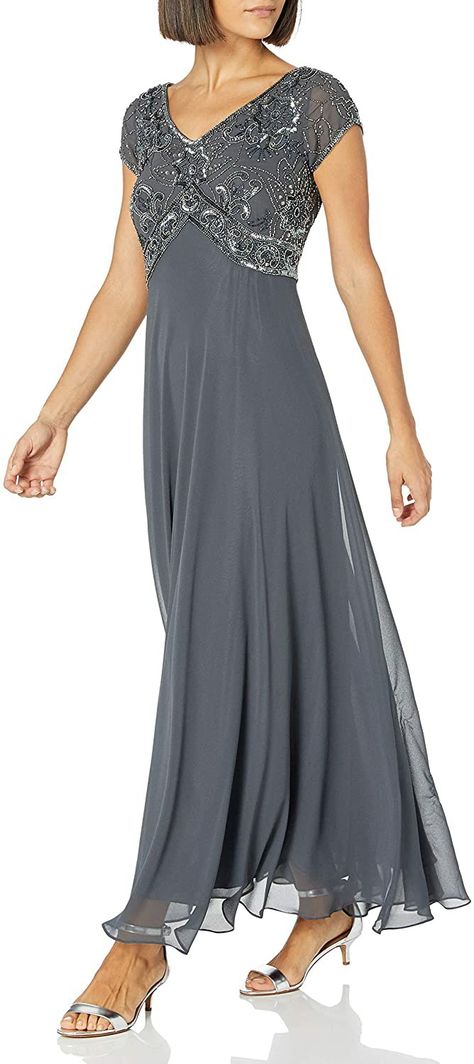 Dress Trending, Dreamy Gowns, Full Tulle Skirt, Mob Dresses, Maxi Dress Navy, Formal Dresses For Women, Groom Dress, Mother Of The Groom, Godmother