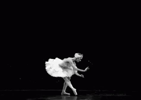 Romeo I Julia, Ballet Gif, Animiertes Gif, Chloe Lukasiak, Ballet Inspiration, Dance Like No One Is Watching, Ballet Photos, Dancing Gif, Ballerina Dancing