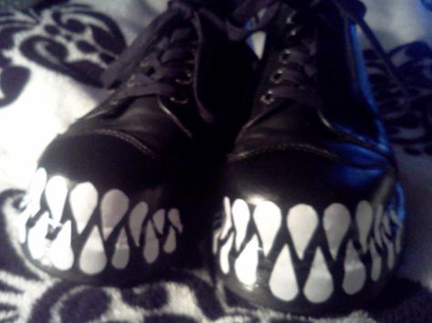 Customised teeth Doc Martens Teeth Boots, Custom Docs, Goth Lifestyle, Gothic Attire, Alt Shoes, Custom Kicks, Heart Clothes, Fashion Victim, Shoe Art