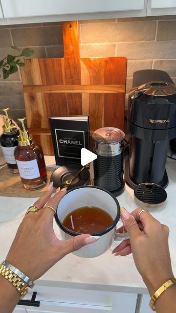 Tatiana Angel 🇨🇴 Makeup Artist on Instagram: "Aesthetic kitchen corners ✨ Coffee Station edition ☕️💕. Next on the agenda is just becoming a bomb barista 😂

Vertuo Next @nespressousa @nespresso 
Decor: @homesense_us @homegoods @target @targetstyle @amazon
Button up: @targetstyle 
Jeans: @primark @primark.usa 
White tank: @ardene 
Sneakers: black sambas @adidas" Nespresso Vertuo Coffee Bar Ideas, Keurig Pod Storage Ideas, Nespresso Decor, Nespresso Pod Storage Ideas, Nespresso Station, Nespresso Coffee Station Ideas, Nespresso Aesthetic, Nespresso Coffee Bar Ideas, Corner Coffee Station