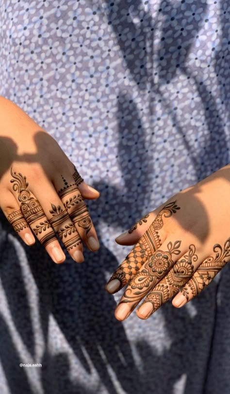 Back Hand Design, Beautiful Fingers, Finger Mehendi Designs, Henne Tattoo, Mehndi Designs Fingers, Finger Henna Designs, Henna Tattoo Designs Hand, Finger Henna, Simple Henna Tattoo