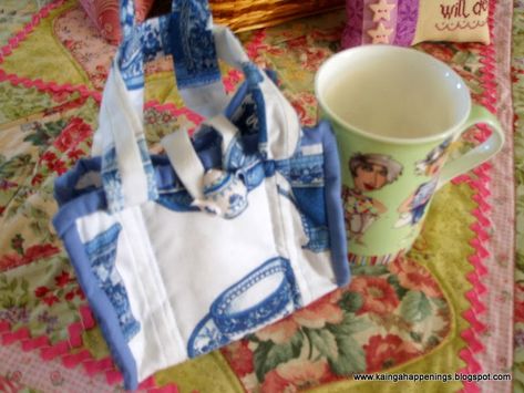 Mug Bag Tutorial Free Pattern, Mug Bag Free Pattern, Mug Bags, Mug Holder Ideas, Stitch Mug, Mug Bag, Hand Quilting Designs, Carrier Pattern, Cup Bag