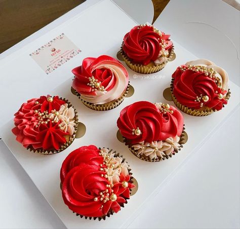 Red Cupcakes Decoration, Decorated Red Velvet Cupcakes, Red Cupcake Designs, Red And White Cupcakes, Red And Gold Cupcakes, Red And Pink Cupcakes, Maroon And Gold Cupcakes, Red And Black Cupcakes, Ruby Wedding Cupcakes